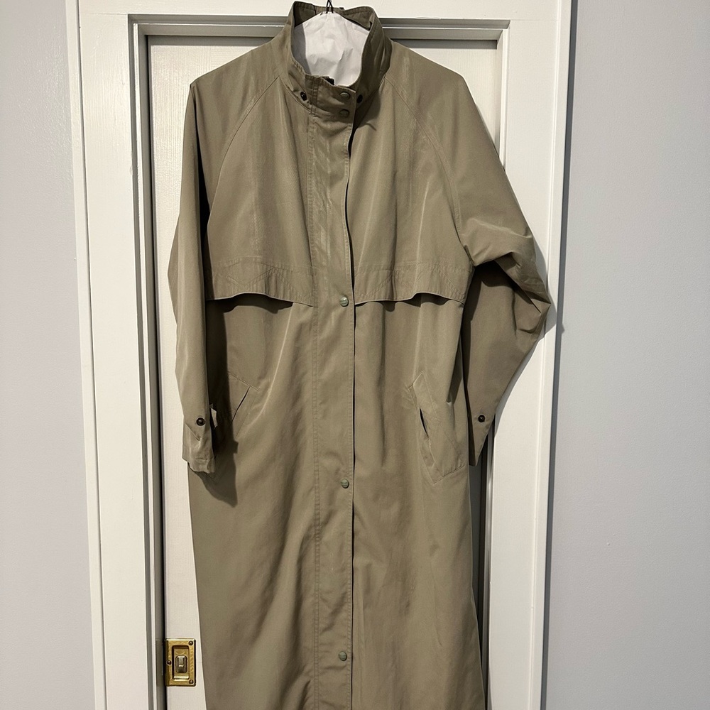 Vintage L.L bean long trench khaki coat womens size large missing hood.